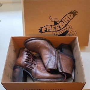 Freebird distressed leather bootie taupe sz 7
